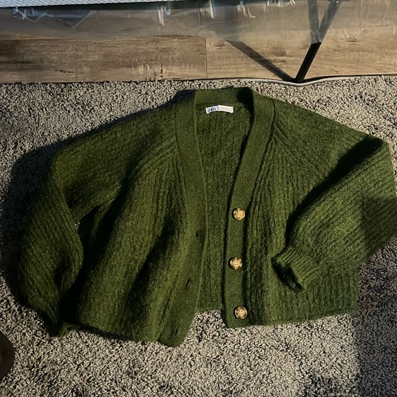 Barely worn fuzzy Zara button up cardigan retro style crop with large buttons - Picture 2 of 4